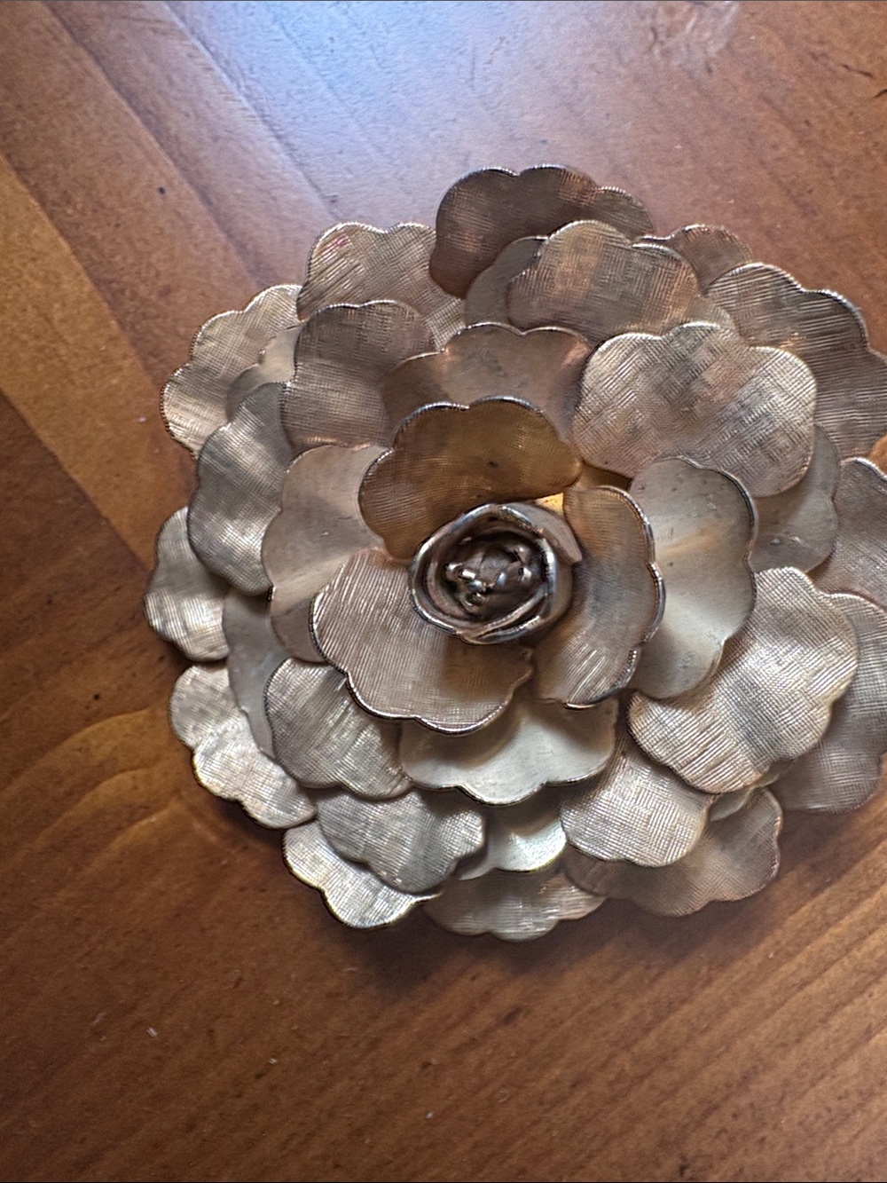 Flower Brooch in Gold -